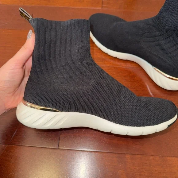 Louis Vuitton Black and Blue Sneakers - Picture 7 of 7